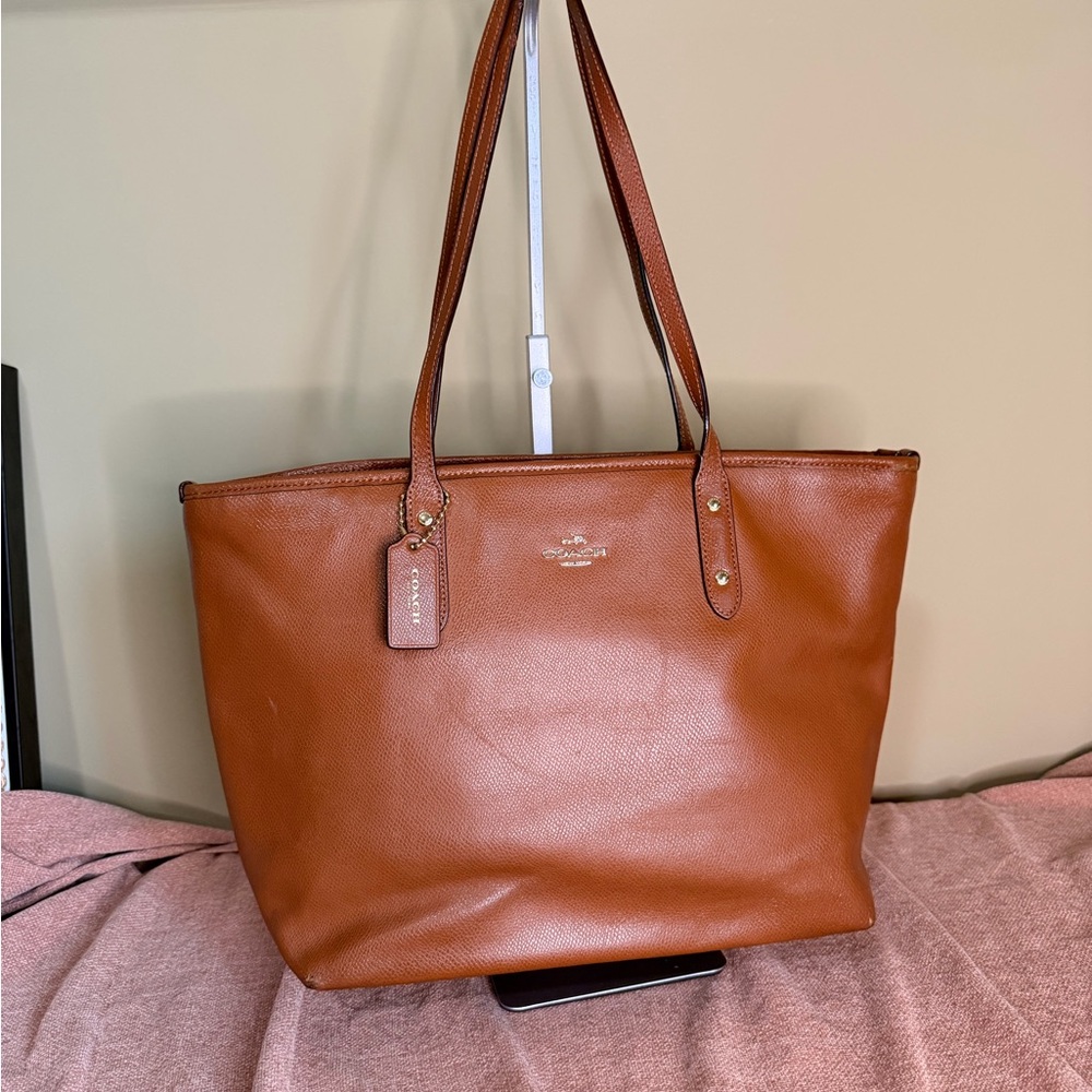 Coach City Zip Tote in light saddle brown leather. - Picture 2 of 16
